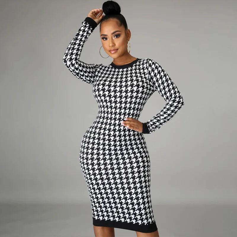 Robe Tubulaire Pied-de-Poule - Élégance pour l'Automne/Hiver, Robe Bodycon à Motif Pied-de-Poule - Tendance et Confort, Robe Tubulaire Pied-de-Poule avec Manches Longues - Idéale pour les Soirées, Robe Midi Pied-de-Poule - Sophistication au Quotidien, Robe Tubulaire Pied-de-Poule en Coton et Polyester - Qualité Supérieure.