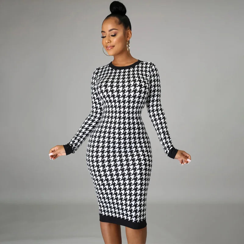 Robe Tubulaire Pied-de-Poule - Élégance pour l'Automne/Hiver, Robe Bodycon à Motif Pied-de-Poule - Tendance et Confort, Robe Tubulaire Pied-de-Poule avec Manches Longues - Idéale pour les Soirées, Robe Midi Pied-de-Poule - Sophistication au Quotidien, Robe Tubulaire Pied-de-Poule en Coton et Polyester - Qualité Supérieure.