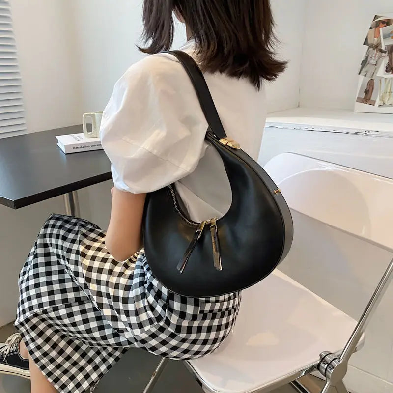 Sac en cuir demi-lune pour femme