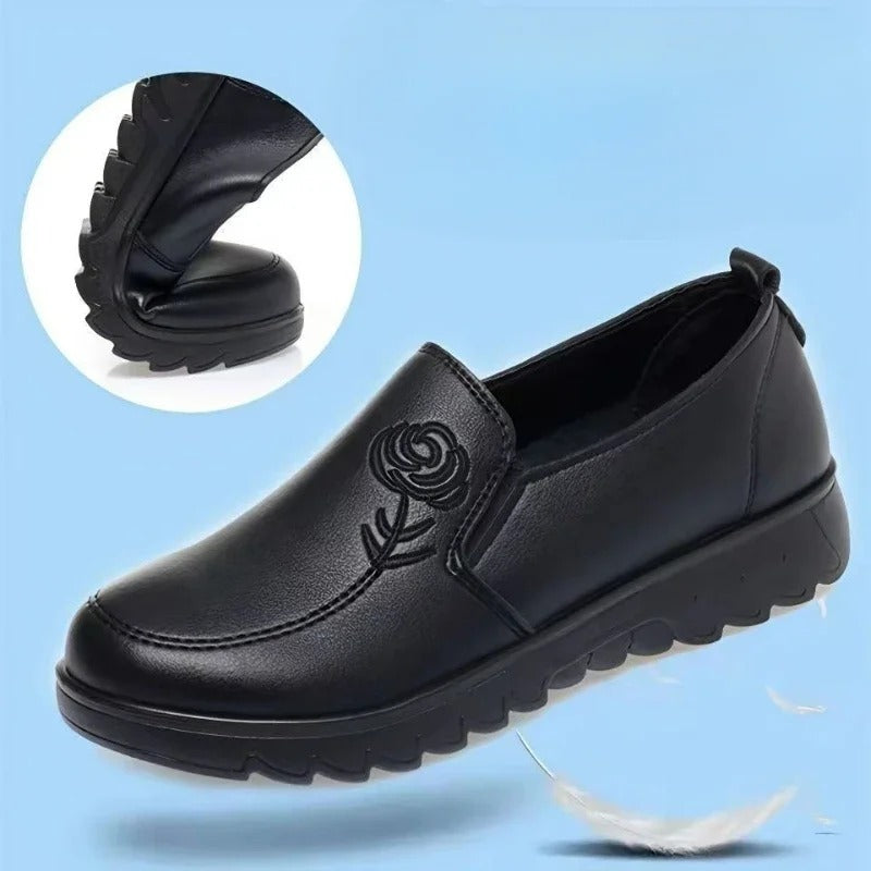 Mocassins souples pour femmes,
Chaussures confortables à enfiler,
Mocassins en PU pour le quotidien,
Baskets élégantes pour le travail,
Semelle en latex pour confort durable,
Mocassins à bout rond pour femmes,
Chaussures décontractées noires,
Idéal pour le bureau et les sorties,
Mocassins flexibles pour femmes actives,
Mode printemps-automne pour femmes.