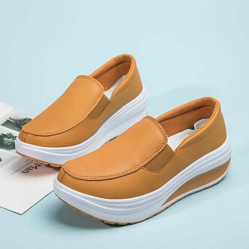 Chaussures semelle souple pour femmes,
Mocassins confortables à enfiler,
Chaussures en PU élégantes,
Slip-on chaussures pour le quotidien,
Design moderne pour femmes,
Bout rond pour un confort optimal,
Chaussures légères et durables,
Idéal pour le bureau et les sorties,
Chaussures polyvalentes pour femmes,
Confort et style au quotidien.