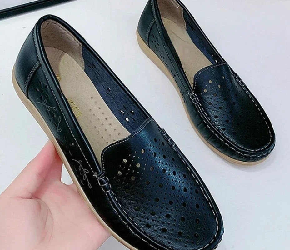 Sandales pour femmes Lira,
Chaussures d'été confortables,
Sandales légères en PU,
Design slip-on pratique,
Bout rond pour un confort optimal,
Semelle souple en PU,
Sandales décontractées pour le travail,
Idéales pour les sorties et les loisirs,
Sandales élégantes pour l'été,
Confort estival pour femmes.