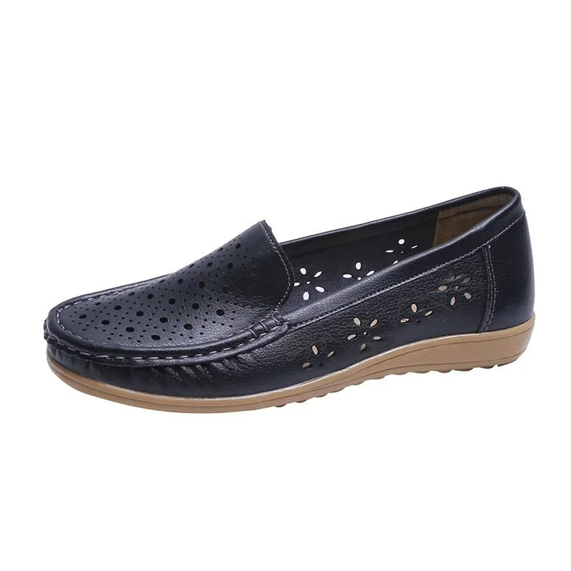 Sandales pour femmes Lira,
Chaussures d'été confortables,
Sandales légères en PU,
Design slip-on pratique,
Bout rond pour un confort optimal,
Semelle souple en PU,
Sandales décontractées pour le travail,
Idéales pour les sorties et les loisirs,
Sandales élégantes pour l'été,
Confort estival pour femmes.